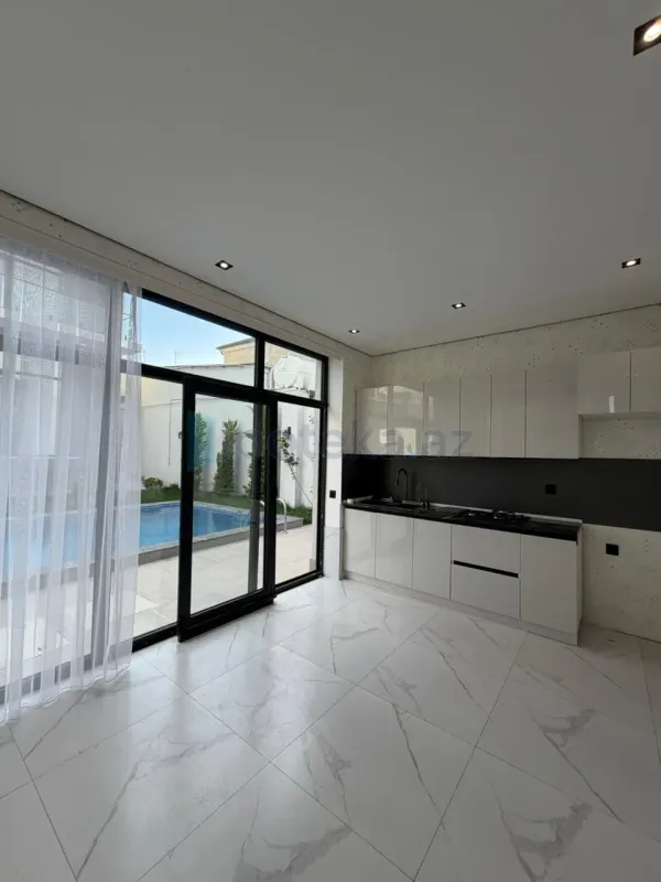 Satılır 5 otaqlı mənzil 280 m²