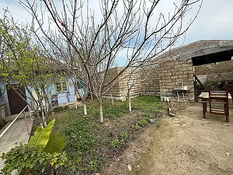 Satılır 3 otaqlı həyət evi 100 m²