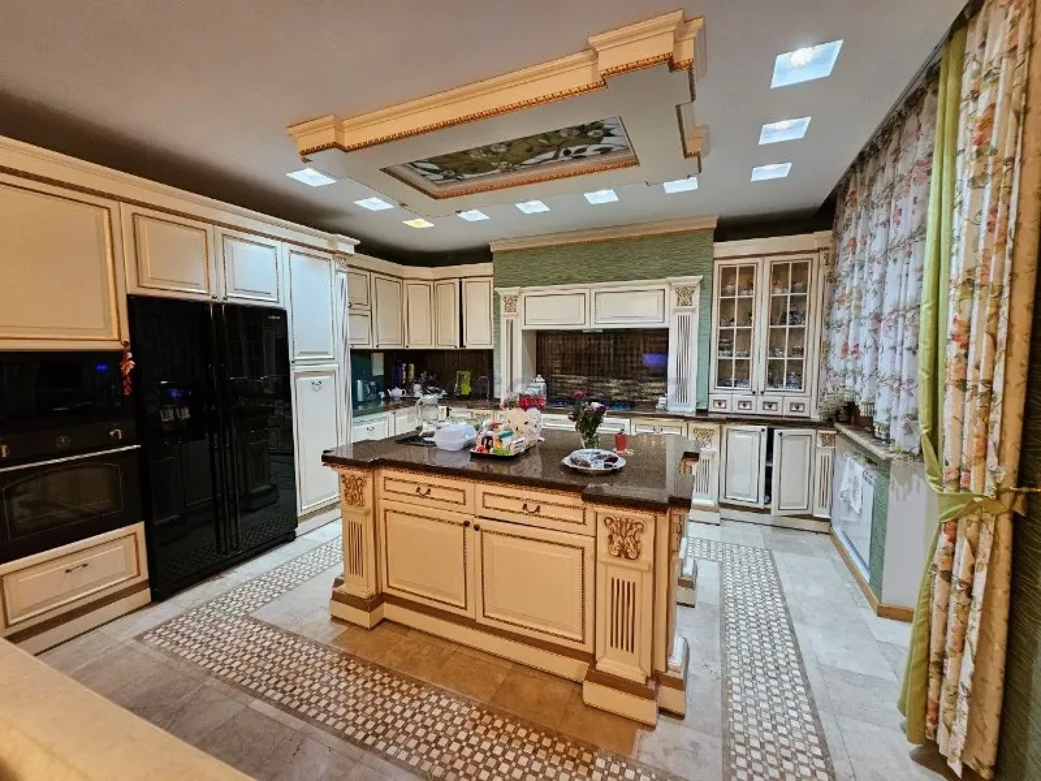 Satılır 4 otaqlı yeni tikili 320 m²