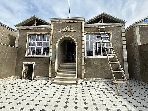 Satılır 4 otaqlı həyət evi 100 m²