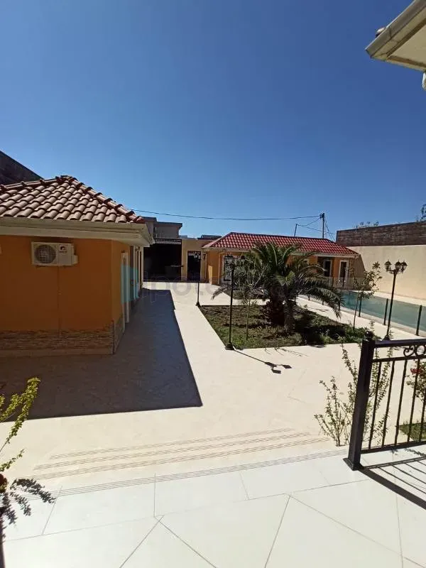 Satılır 7 otaqlı mənzil 500 m²