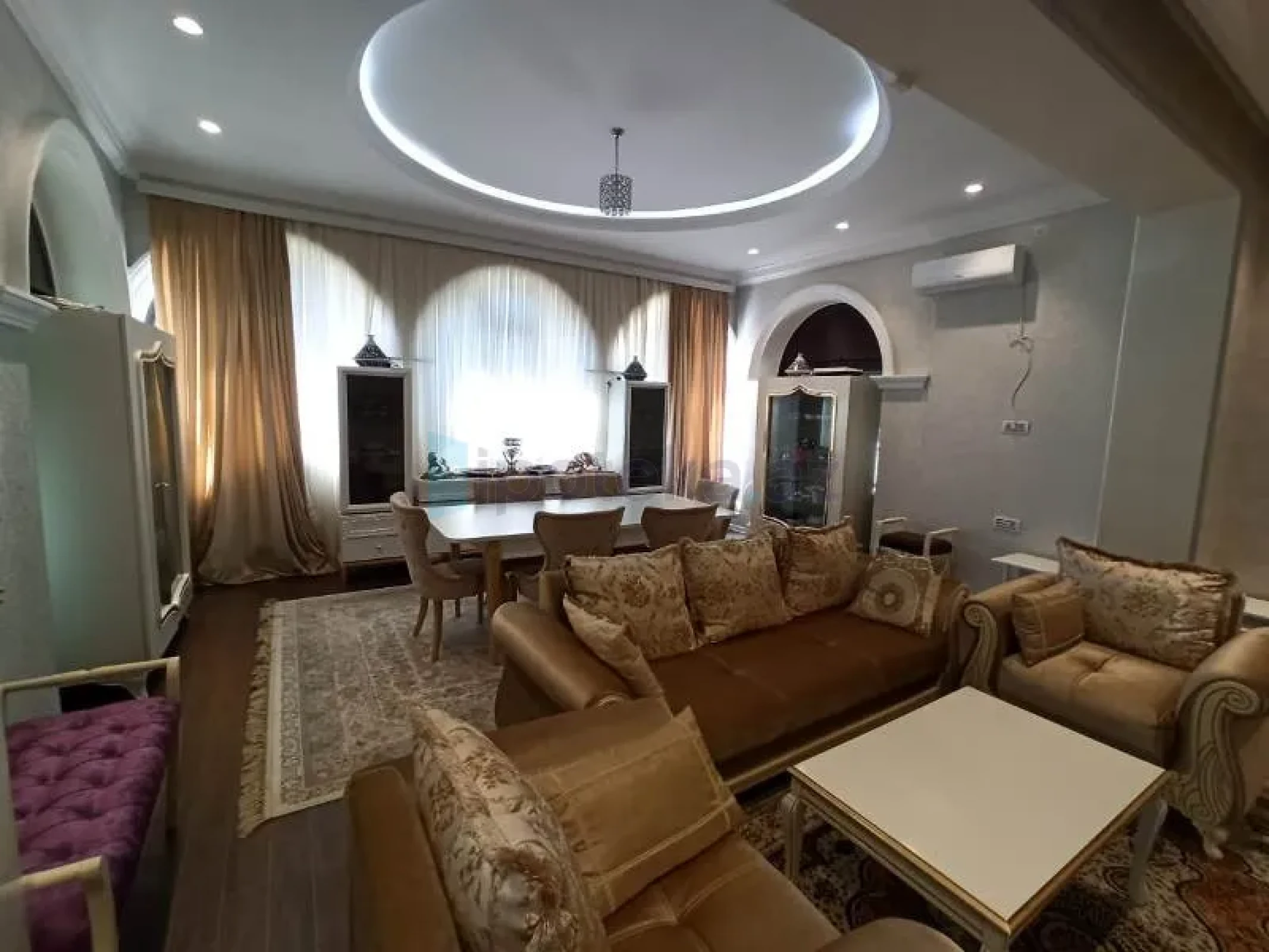Satılır 7 otaqlı mənzil 500 m²