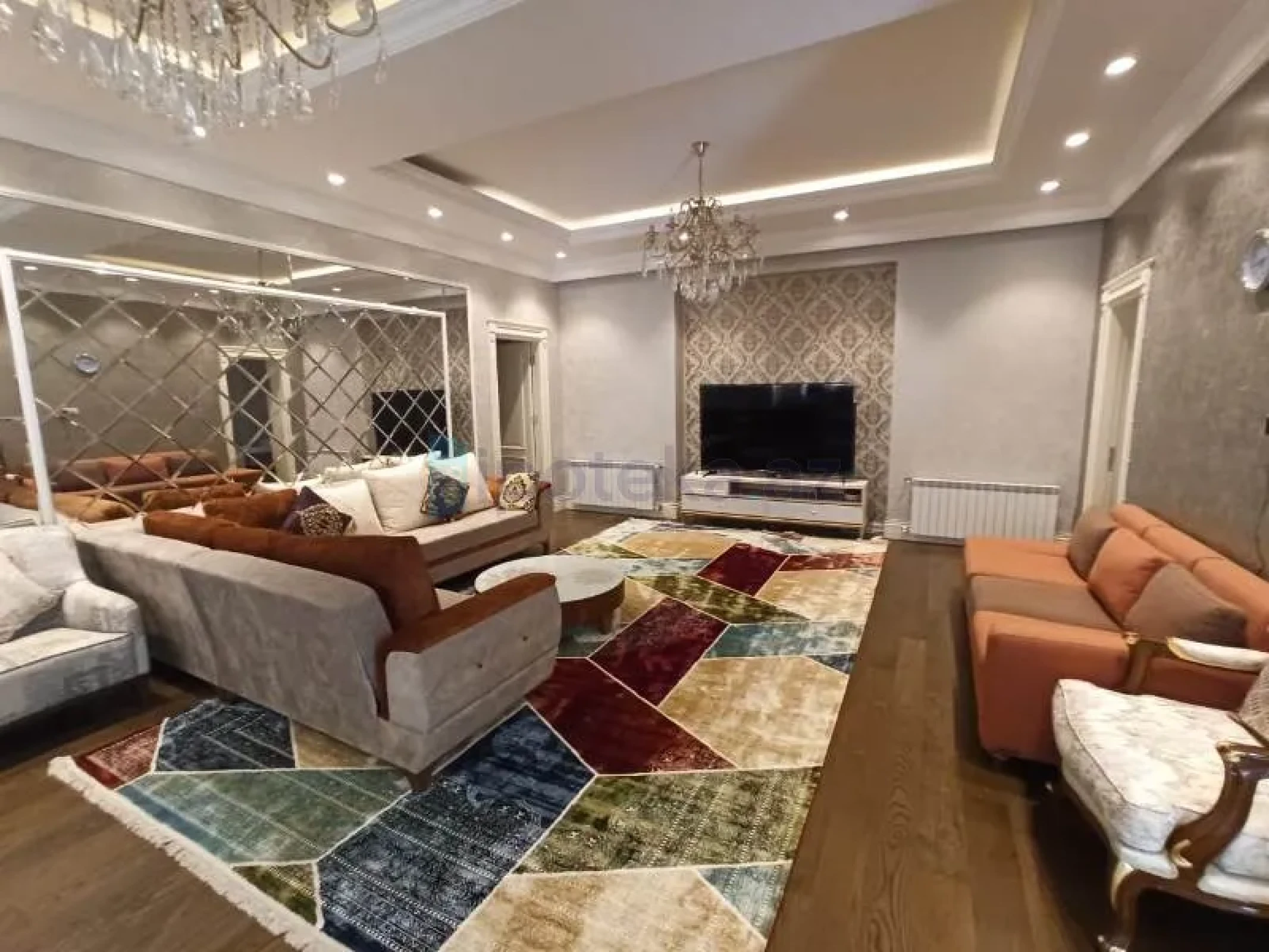 Satılır 7 otaqlı mənzil 500 m²