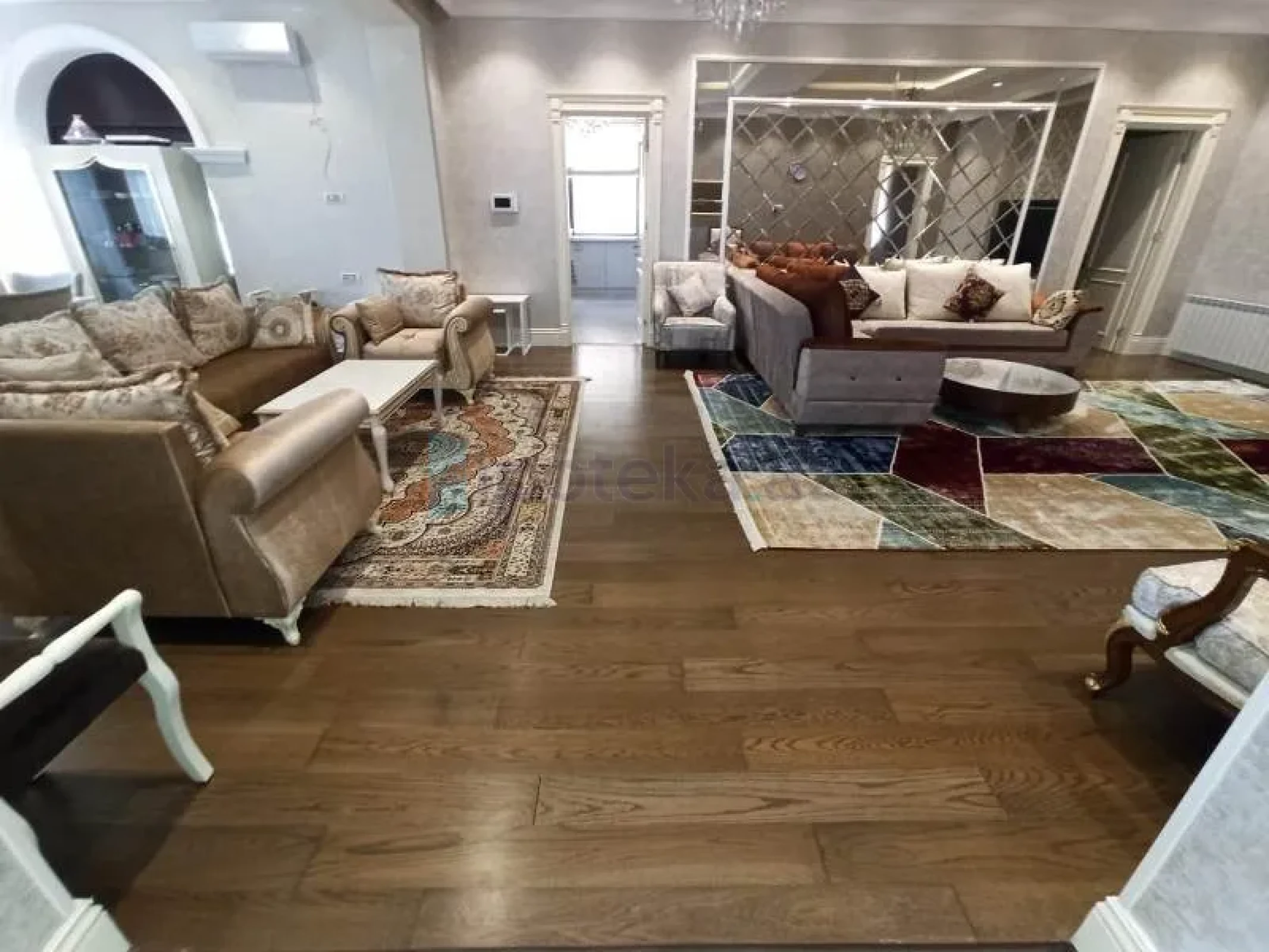 Satılır 7 otaqlı mənzil 500 m²