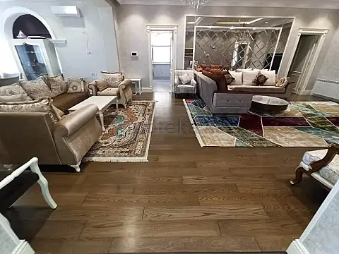 Satılır 7 otaqlı mənzil 500 m²