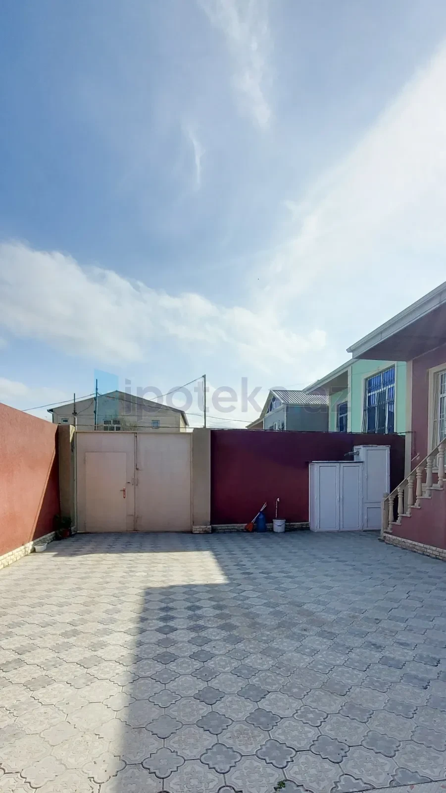 Satılır 4 otaqlı mənzil 90 m²