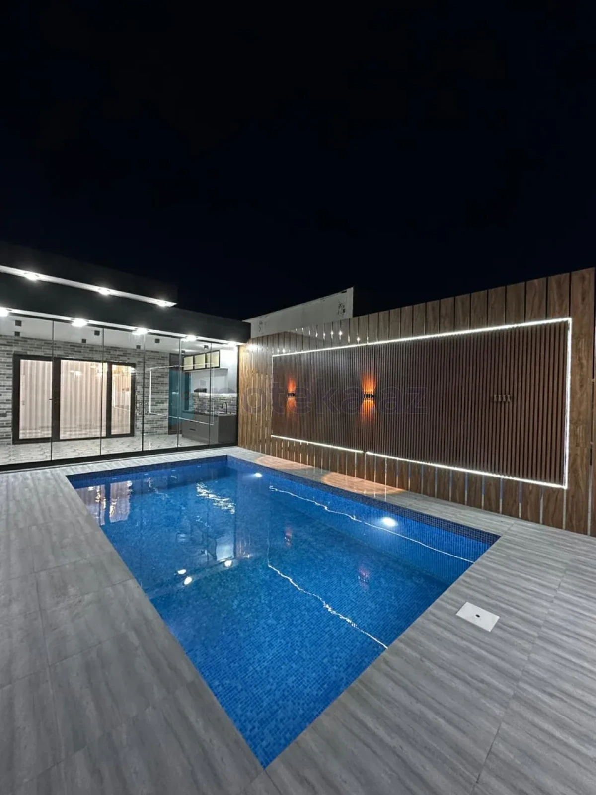 Satılır 4 otaqlı mənzil 150 m²