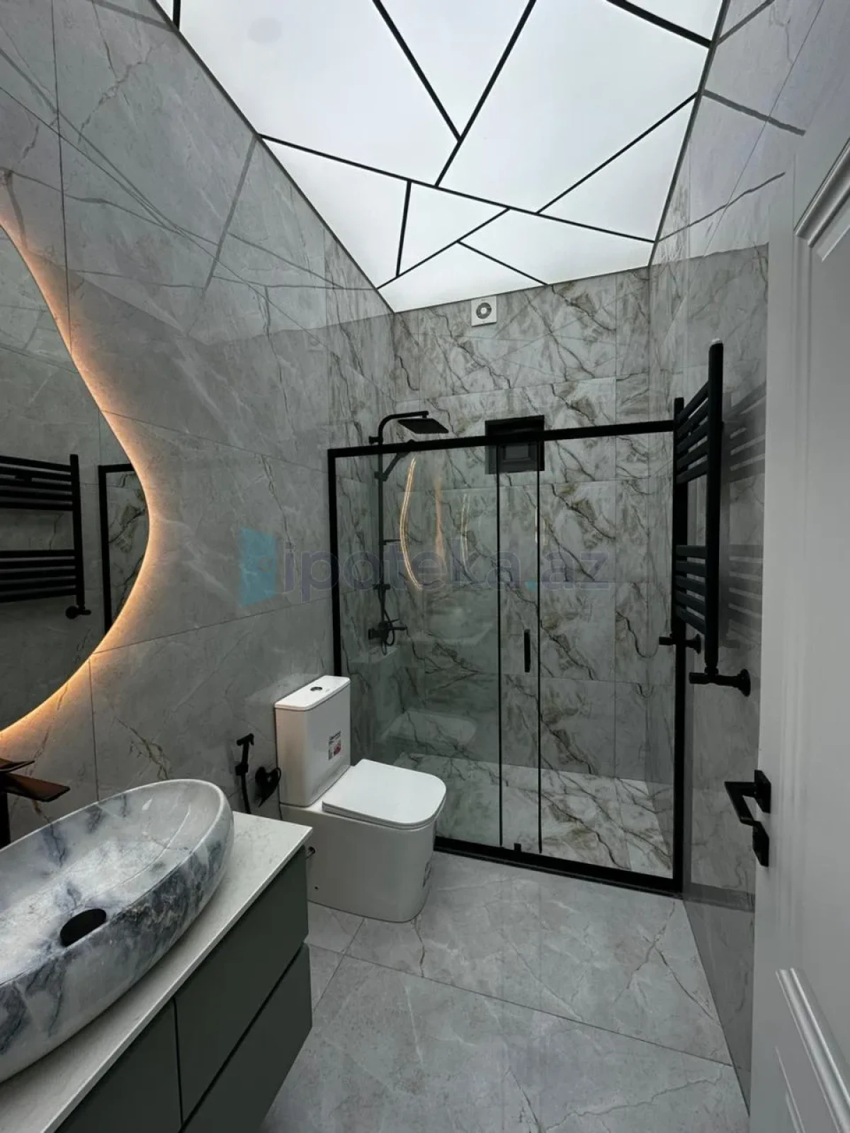 Satılır 4 otaqlı mənzil 150 m²