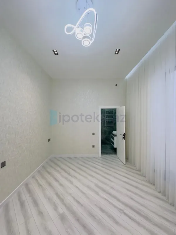 Satılır 4 otaqlı mənzil 186 m²
