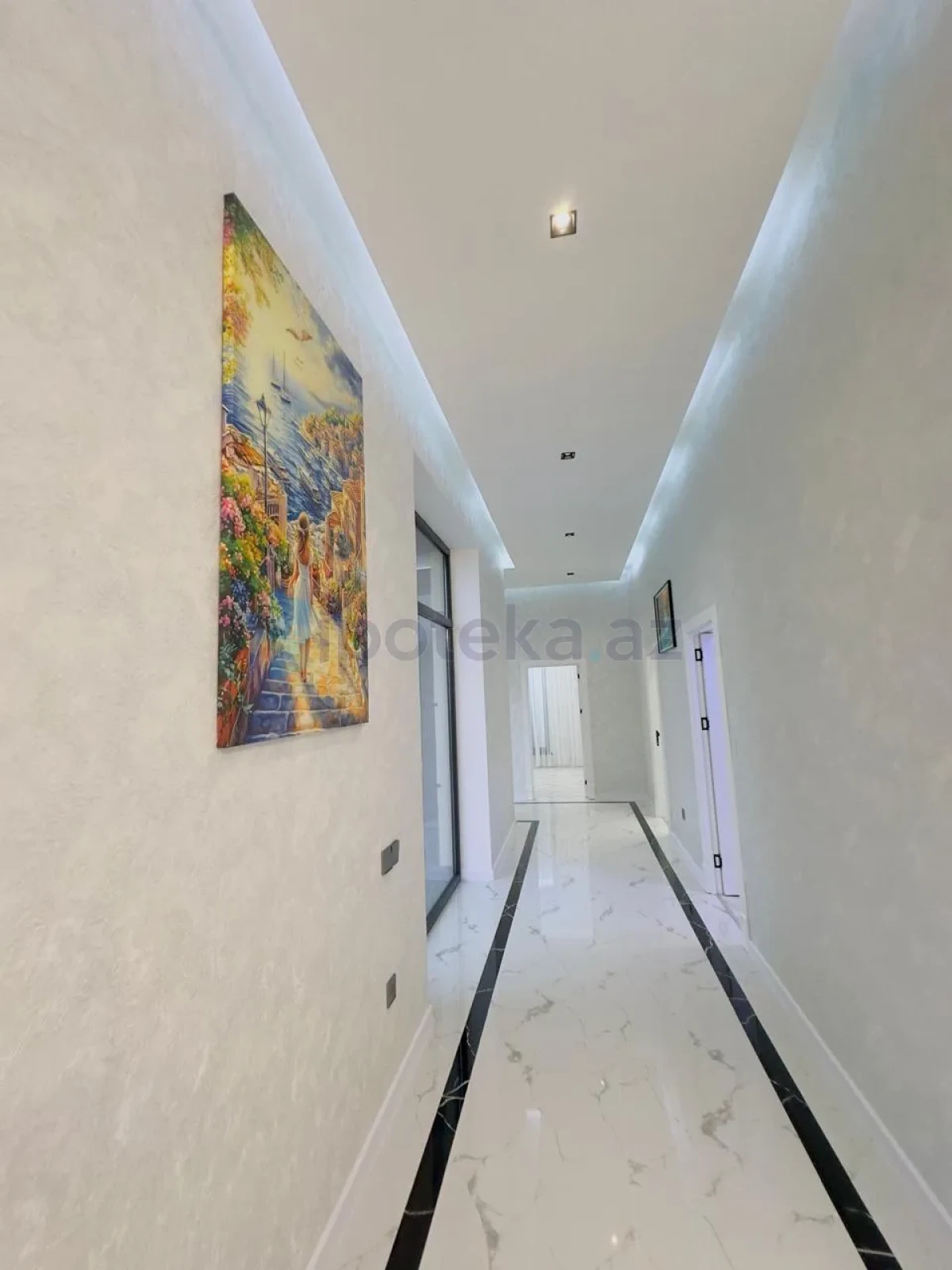 Satılır 4 otaqlı mənzil 186 m²