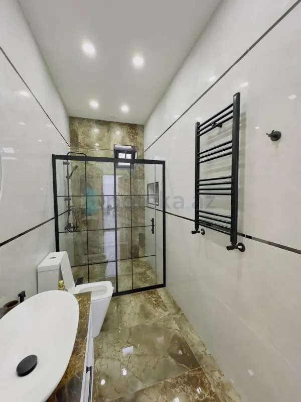 Satılır 4 otaqlı mənzil 186 m²