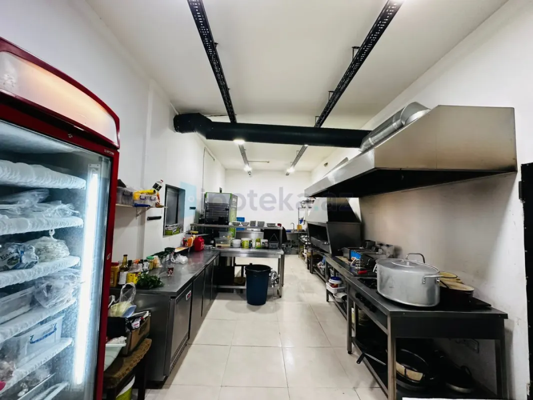 Satılır 4 otaqlı obyekt 280 m²