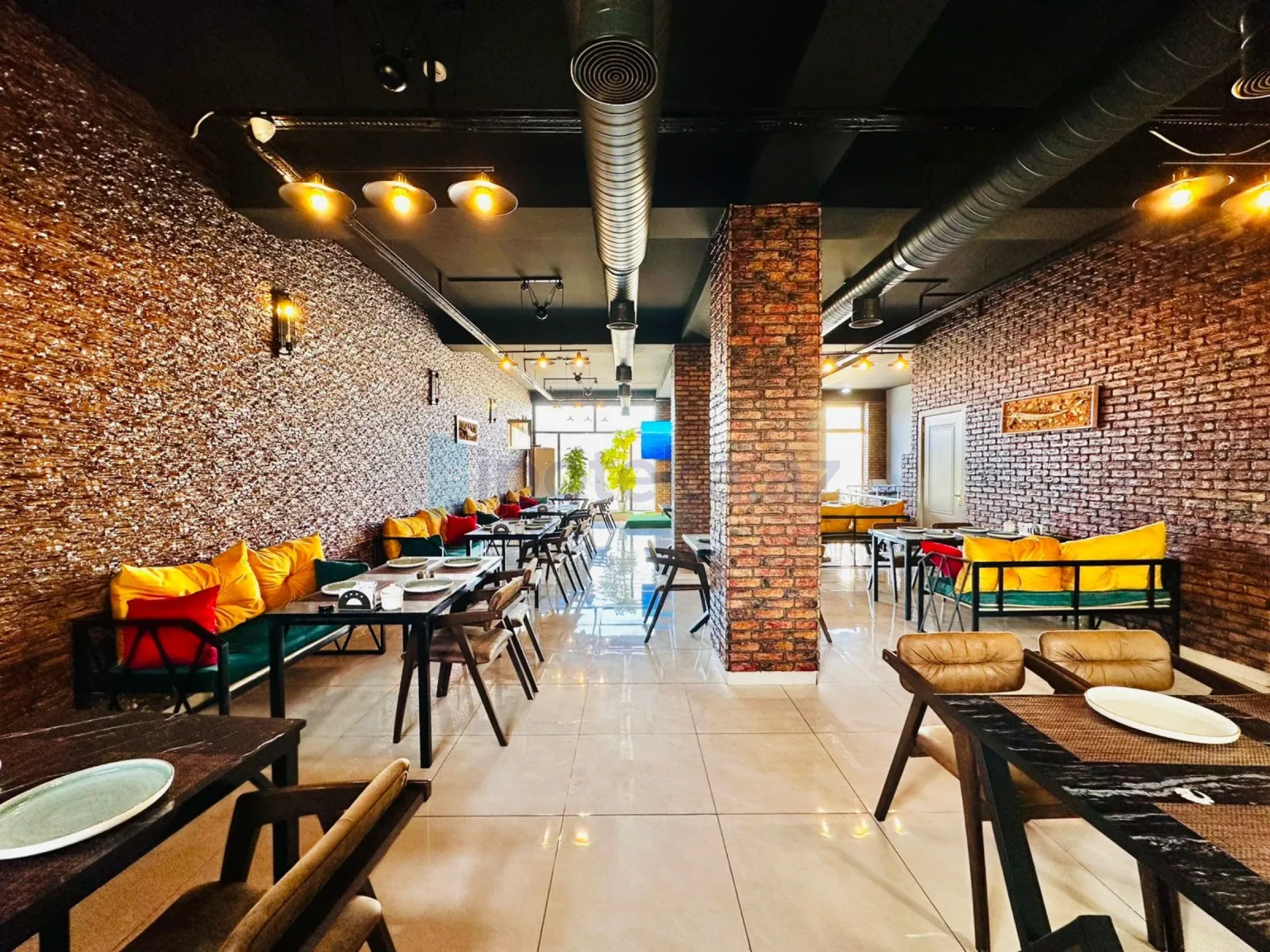 Satılır 4 otaqlı obyekt 280 m²