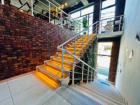 Satılır 4 otaqlı obyekt 280 m²