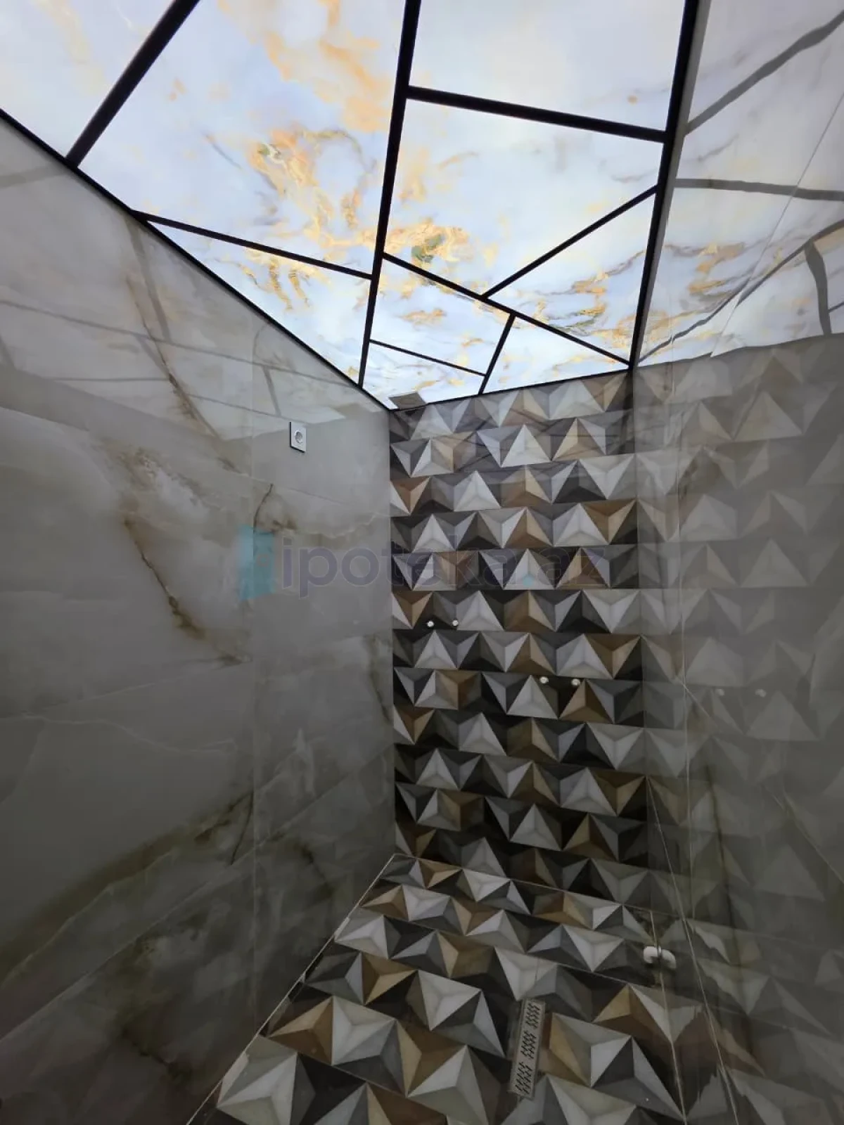 Satılır 2 otaqlı köhnə tikili 60 m²