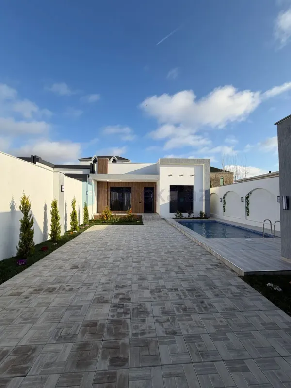 Satılır 4 otaqlı mənzil 140 m²