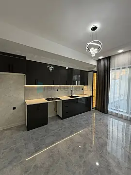Satılır 4 otaqlı mənzil 140 m²