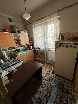 Satılır 4 otaqlı köhnə tikili 110 m²