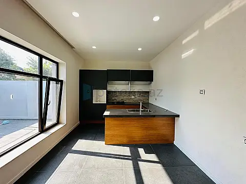 Satılır 4 otaqlı mənzil 165 m²