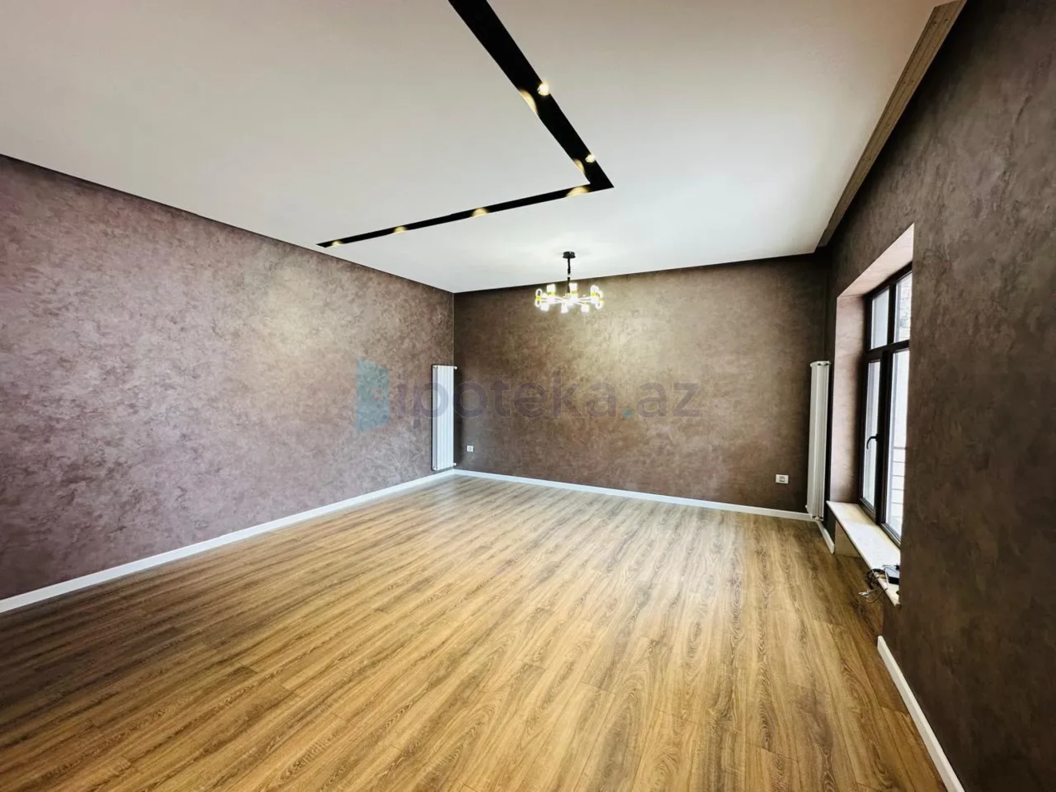 Satılır 4 otaqlı mənzil 165 m²