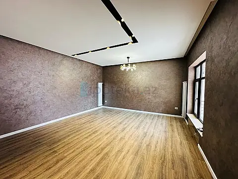 Satılır 4 otaqlı mənzil 165 m²