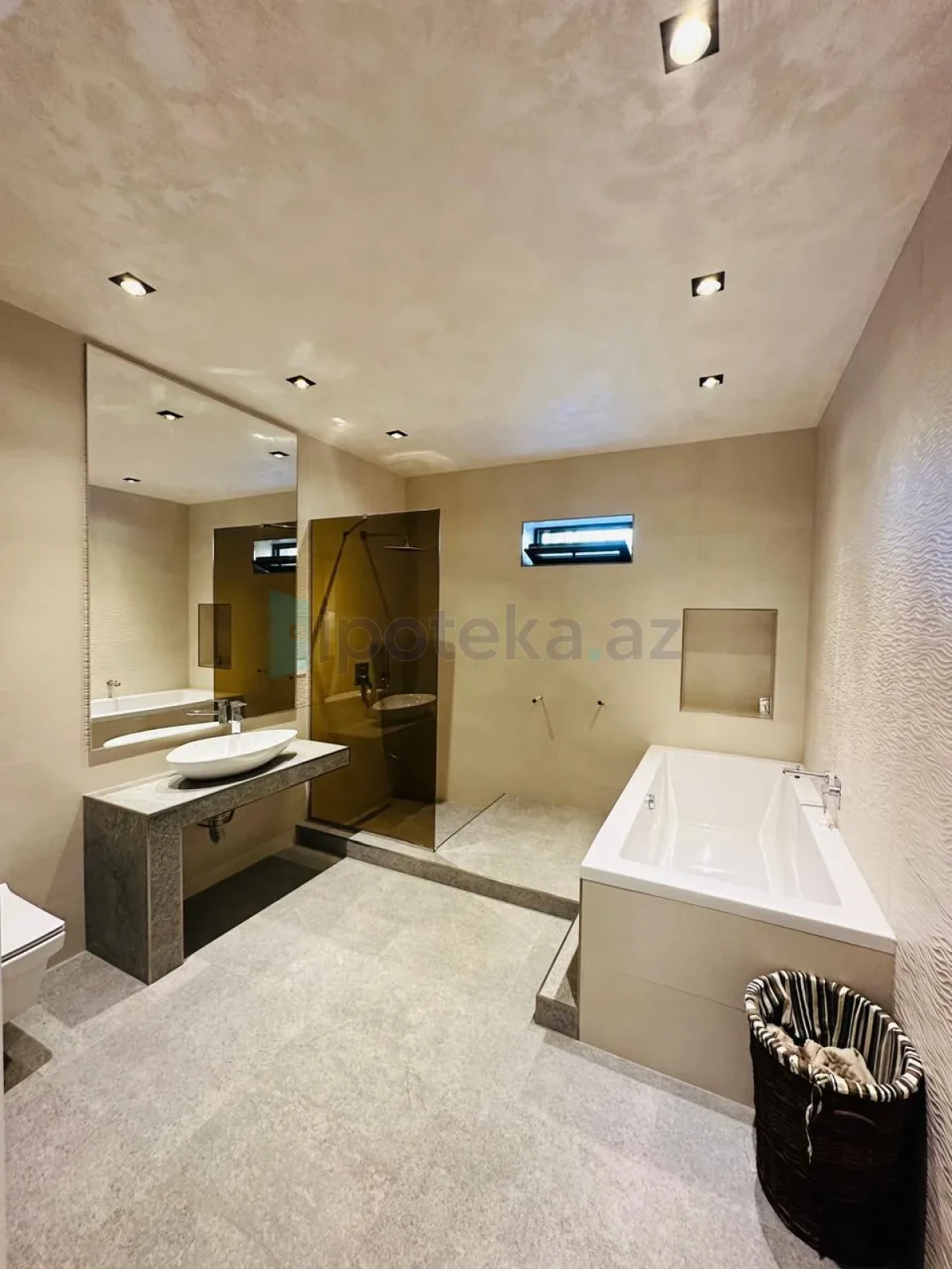 Satılır 4 otaqlı mənzil 165 m²