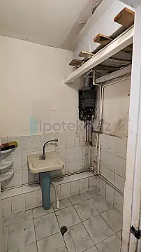 Satılır 2 otaqlı köhnə tikili 62 m²