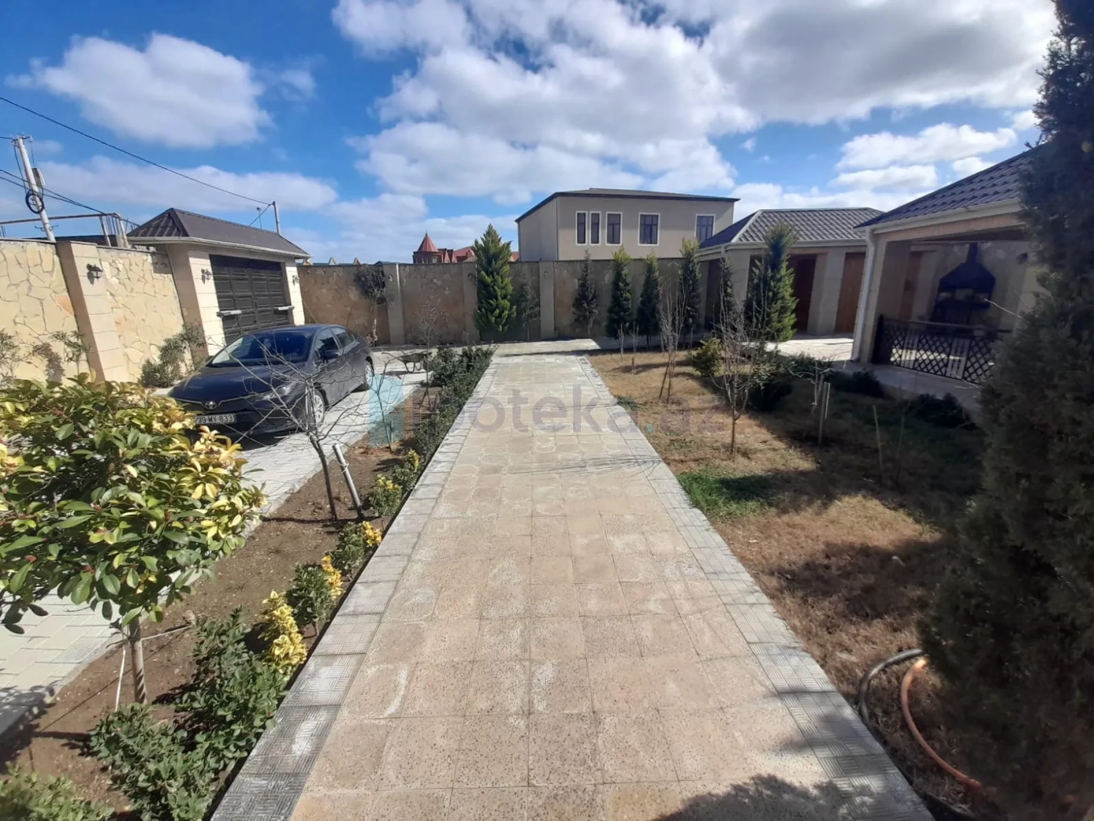 Satılır 6 otaqlı mənzil 240 m²