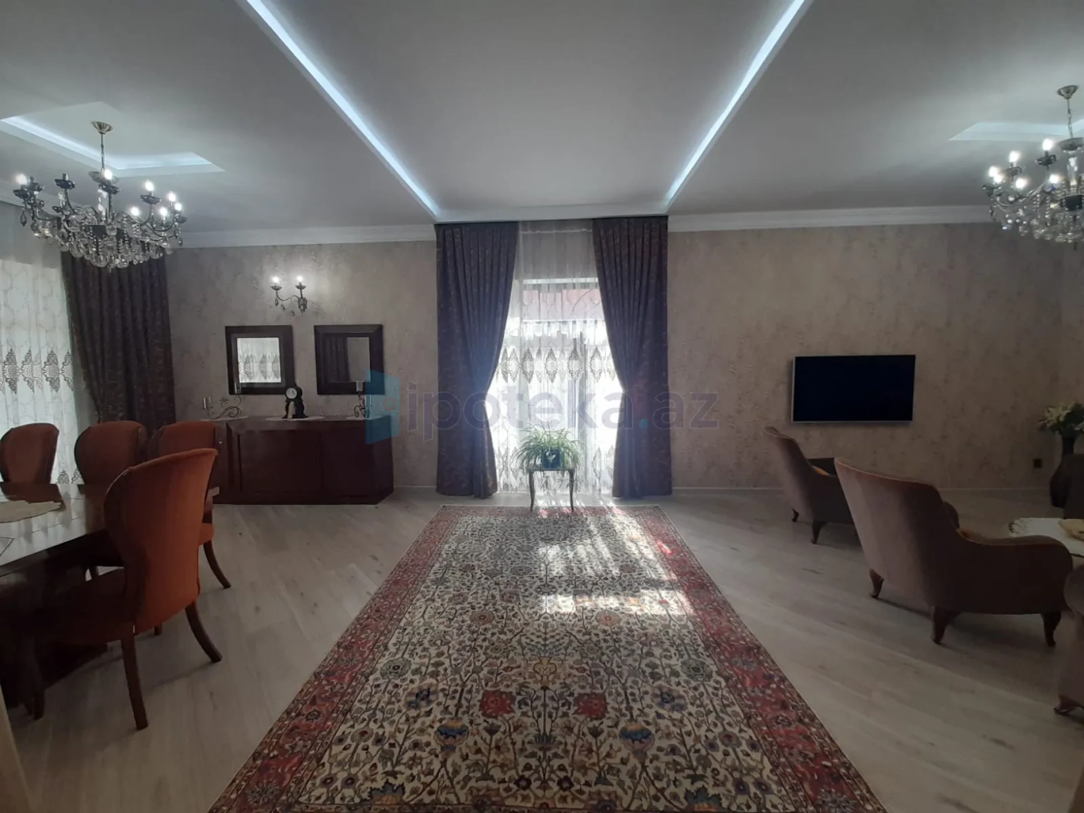 Satılır 6 otaqlı mənzil 240 m²