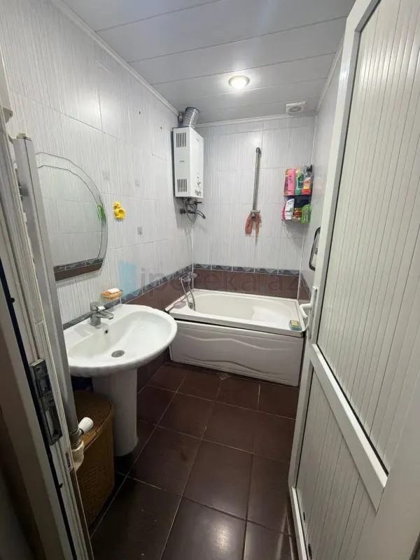 Satılır 3 otaqlı köhnə tikili 70 m²