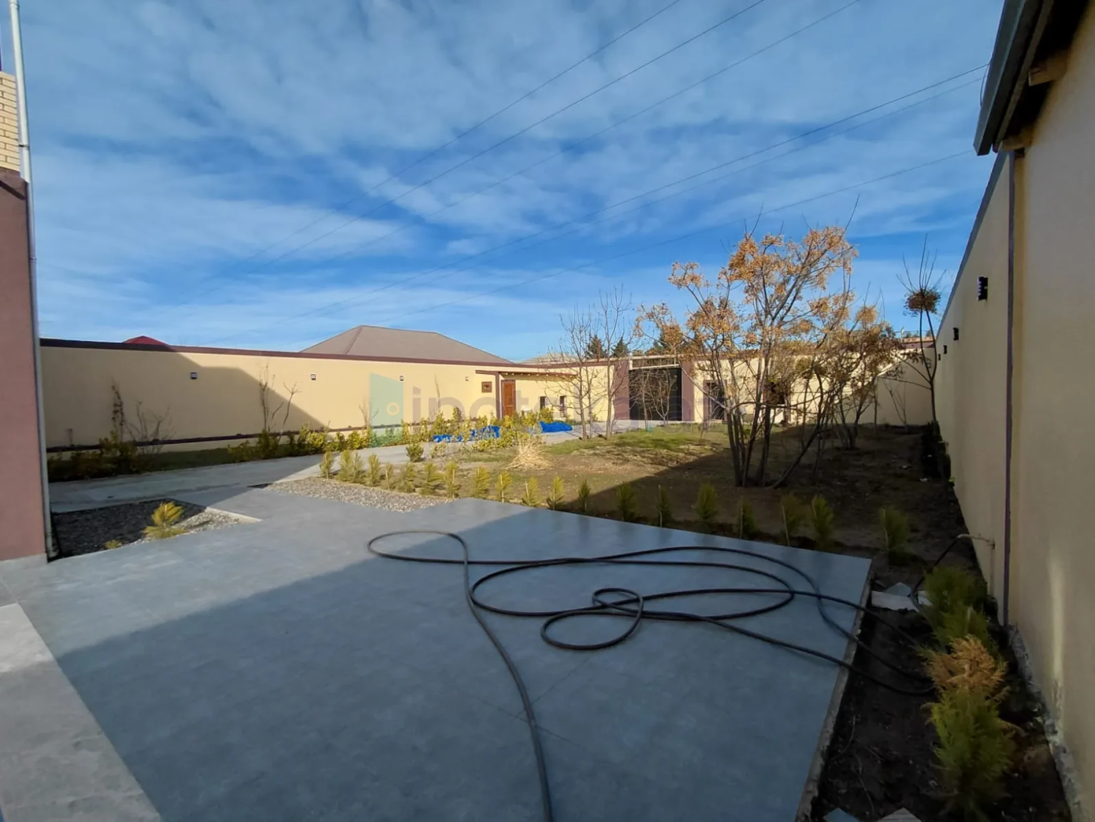 Satılır 6 otaqlı həyət evi 300 m²