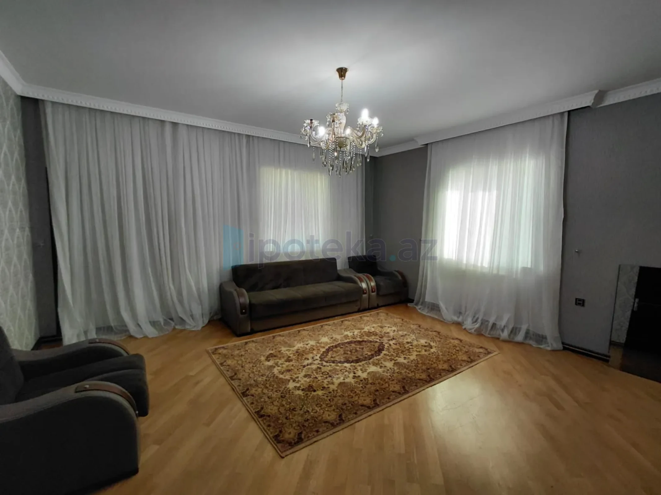 Satılır 6 otaqlı həyət evi 300 m²