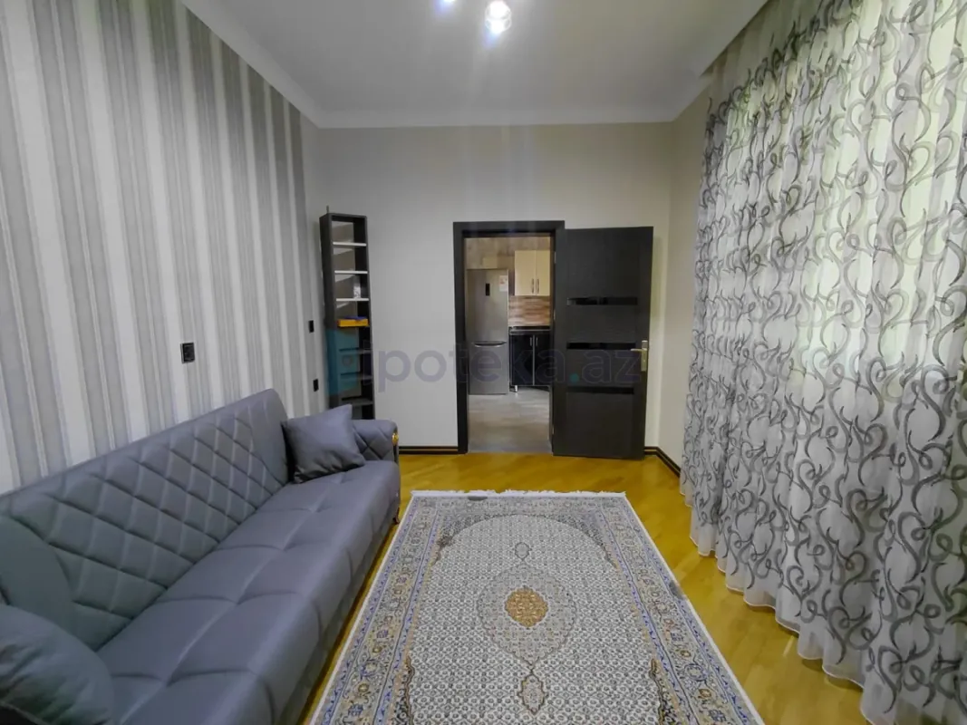 Satılır 6 otaqlı həyət evi 300 m²