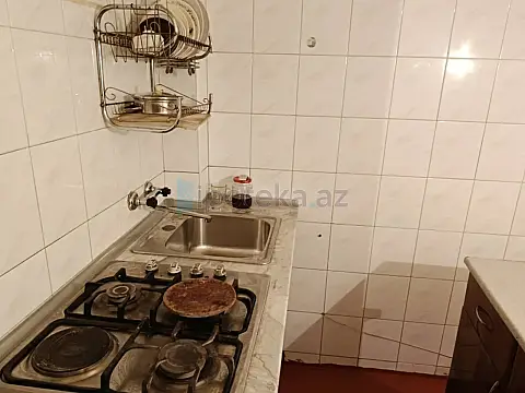 Satılır 2 otaqlı köhnə tikili 66 m²
