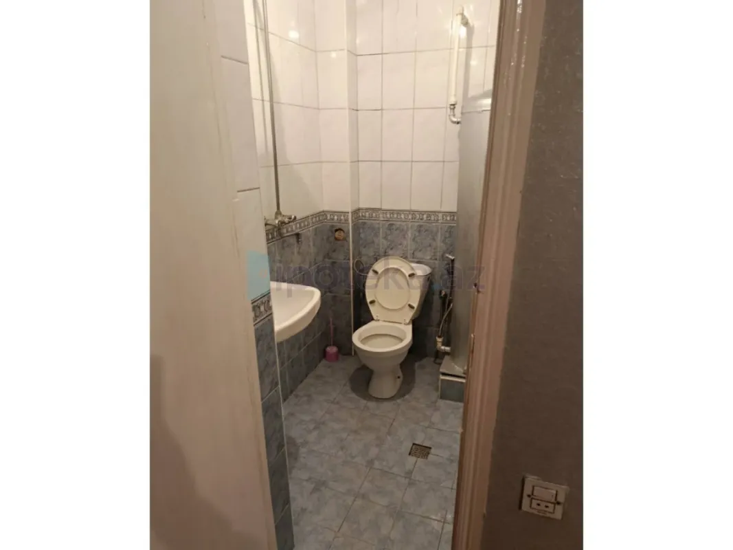 Satılır 2 otaqlı köhnə tikili 66 m²