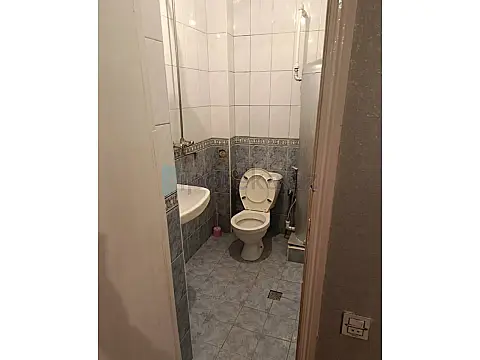 Satılır 2 otaqlı köhnə tikili 66 m²