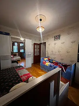 Satılır 4 otaqlı köhnə tikili 130 m²