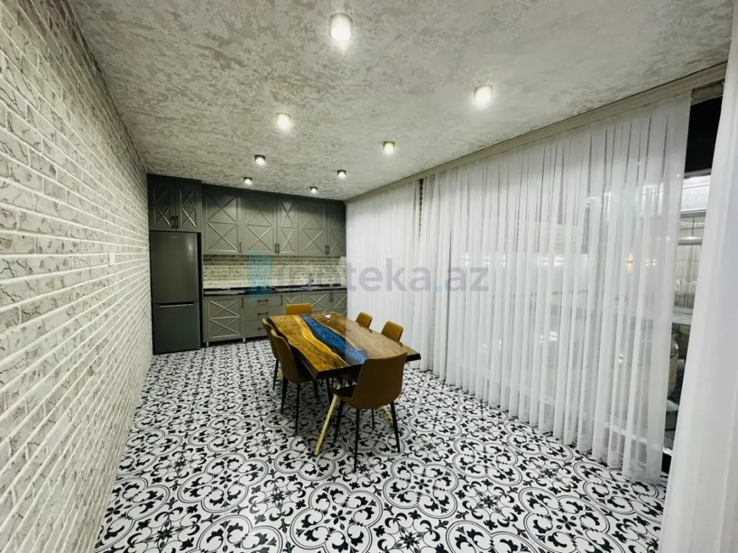 Satılır 5 otaqlı mənzil 230 m²