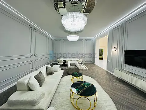 Satılır 5 otaqlı mənzil 230 m²