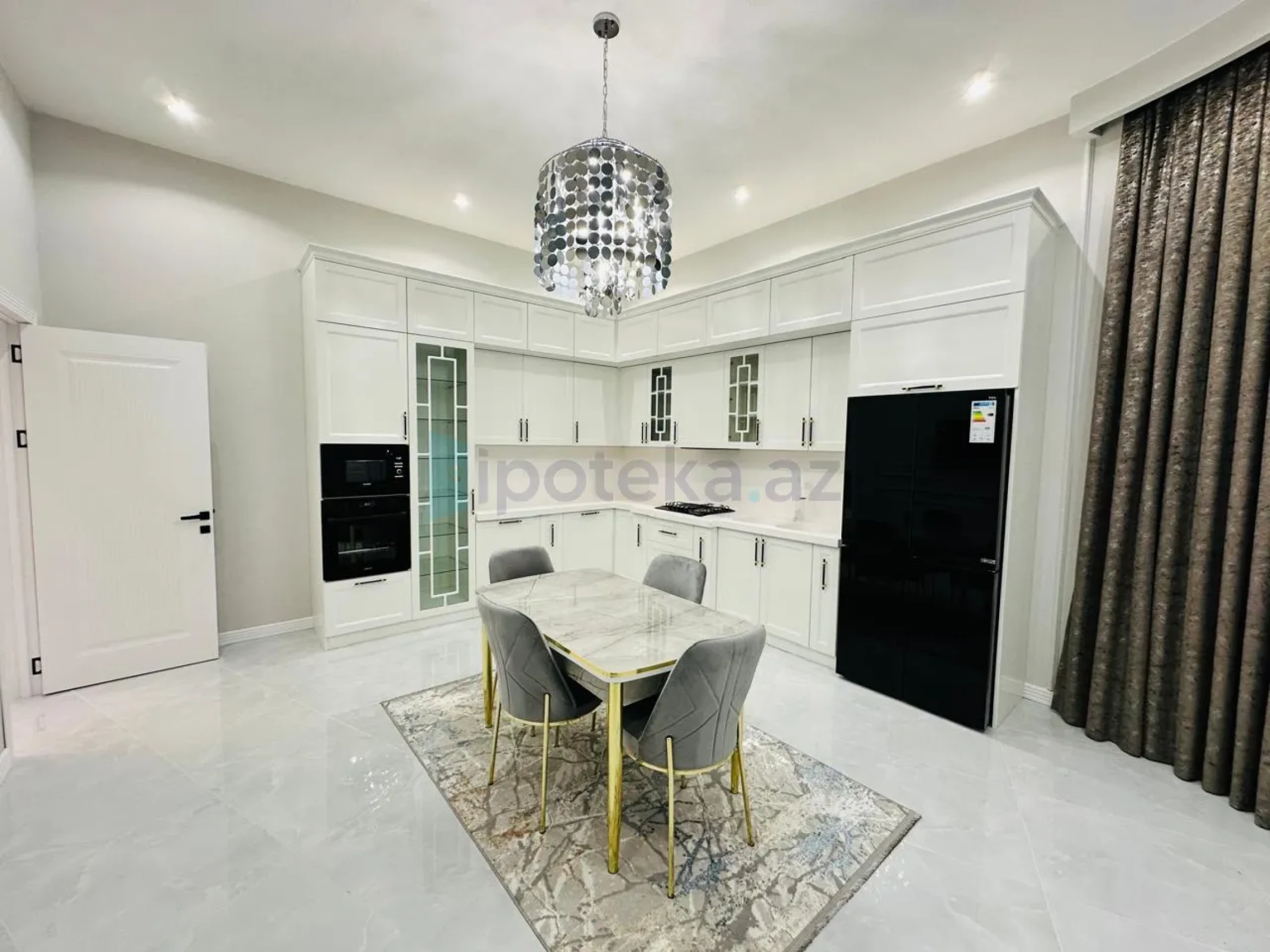 Satılır 5 otaqlı mənzil 230 m²