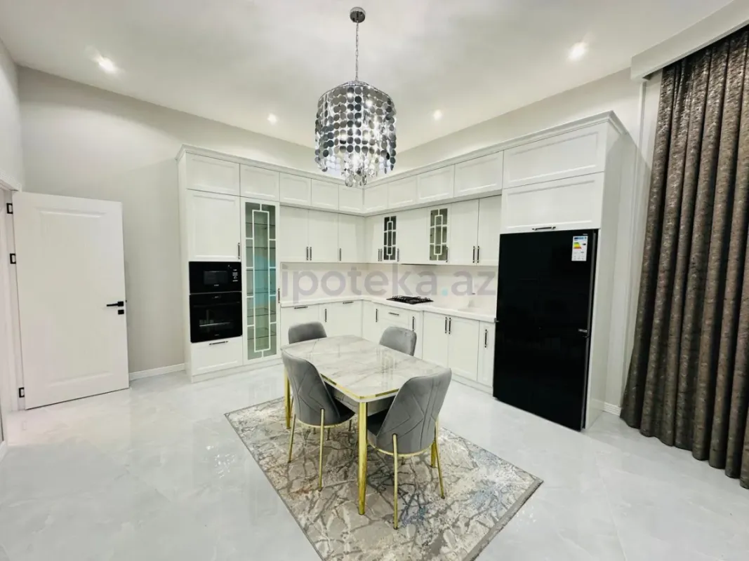 Satılır 5 otaqlı mənzil 230 m²