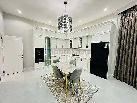 Satılır 5 otaqlı mənzil 230 m²