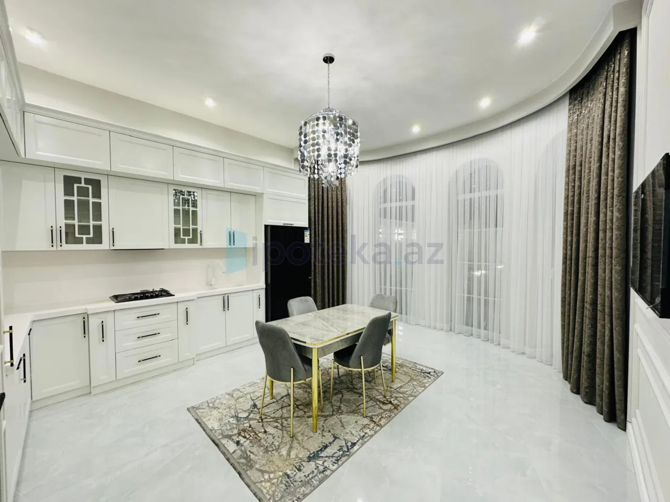 Satılır 5 otaqlı mənzil 230 m²