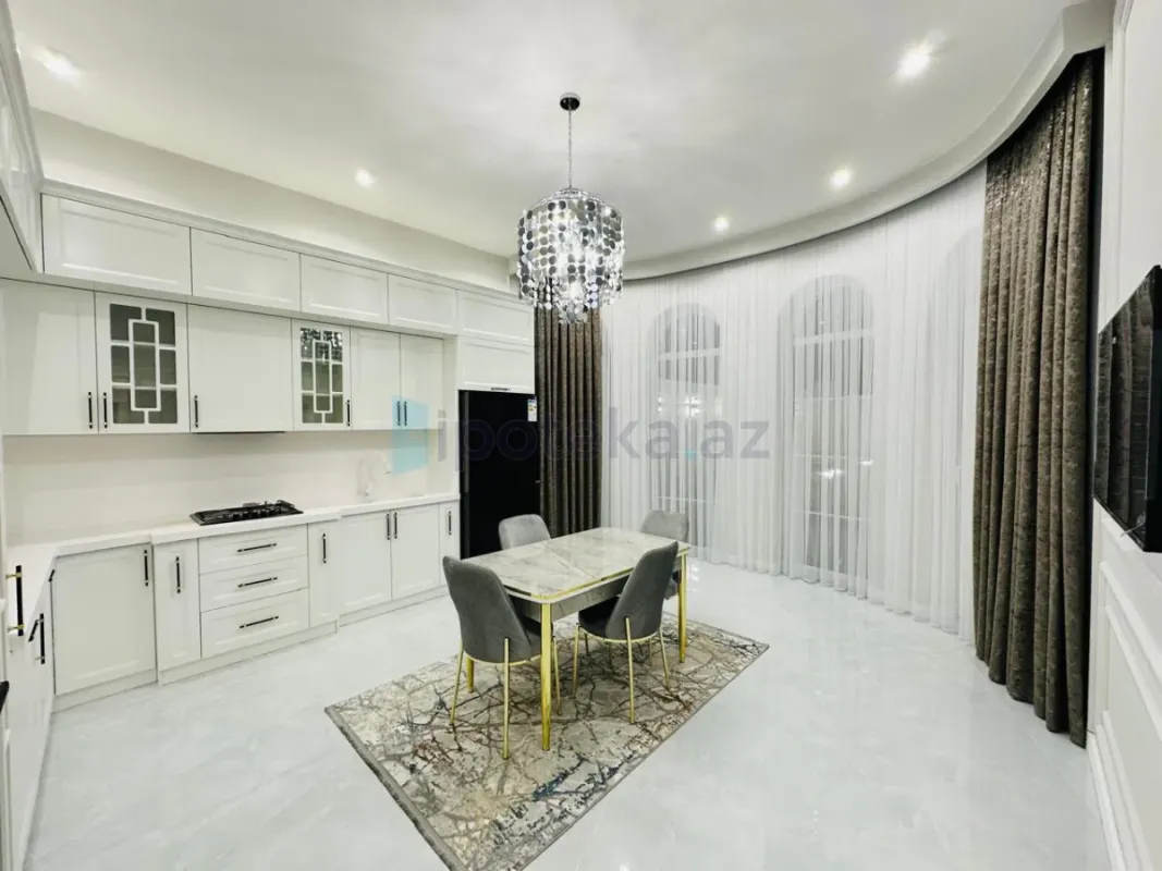 Satılır 5 otaqlı mənzil 230 m²