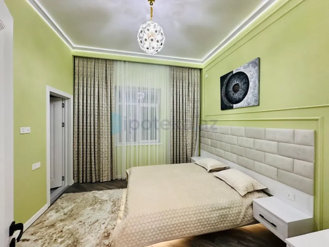 Satılır 5 otaqlı mənzil 230 m²