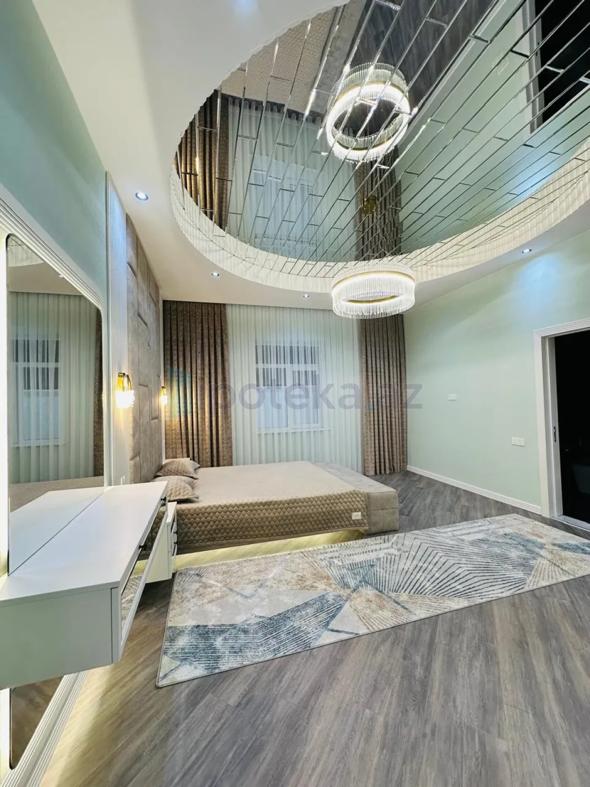 Satılır 5 otaqlı mənzil 230 m²