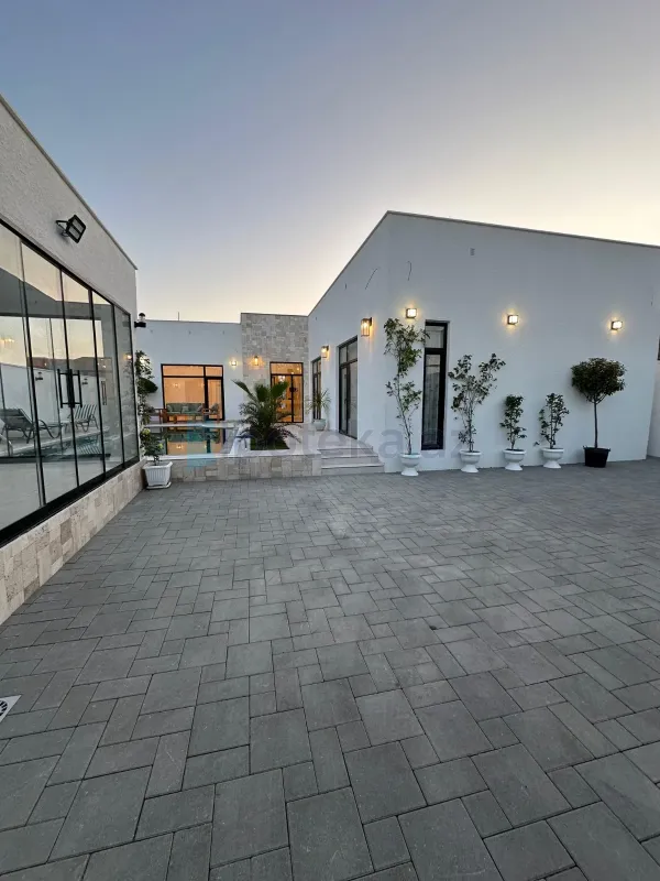 Satılır 4 otaqlı mənzil 175 m²