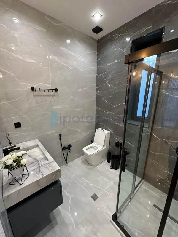 Satılır 4 otaqlı mənzil 175 m²