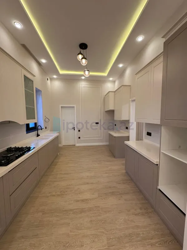 Satılır 4 otaqlı mənzil 175 m²