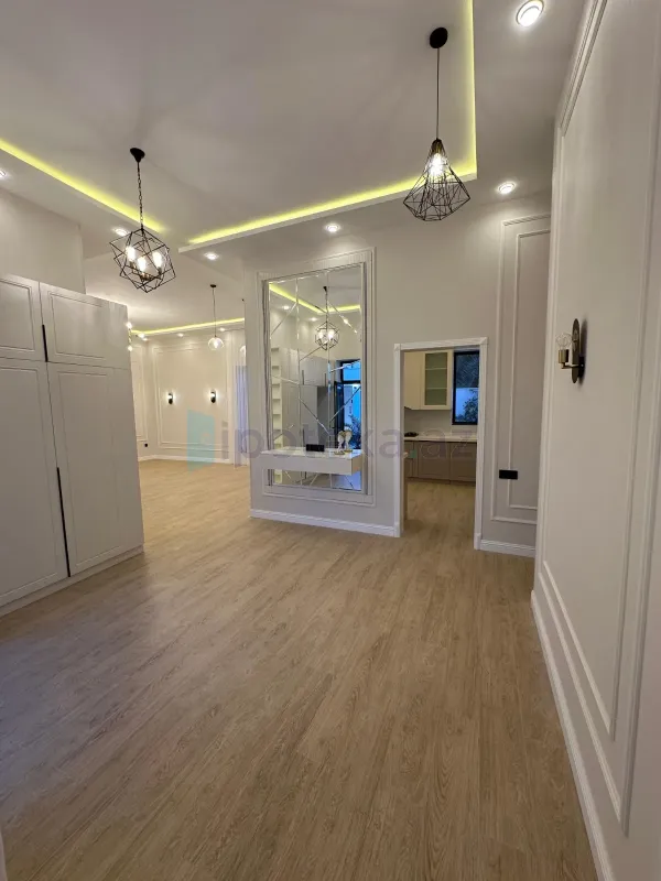 Satılır 4 otaqlı mənzil 175 m²